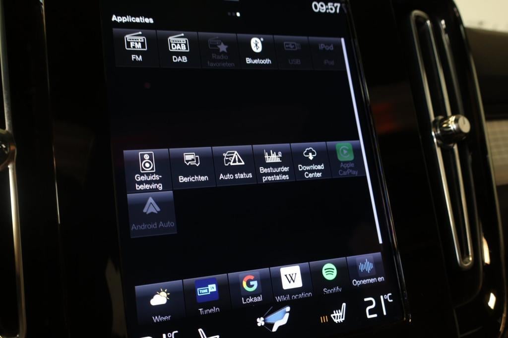 Volvo XC40 1.5 t4 plug-in hybrid plus dark nl auto, pano, h&k audio, el sto