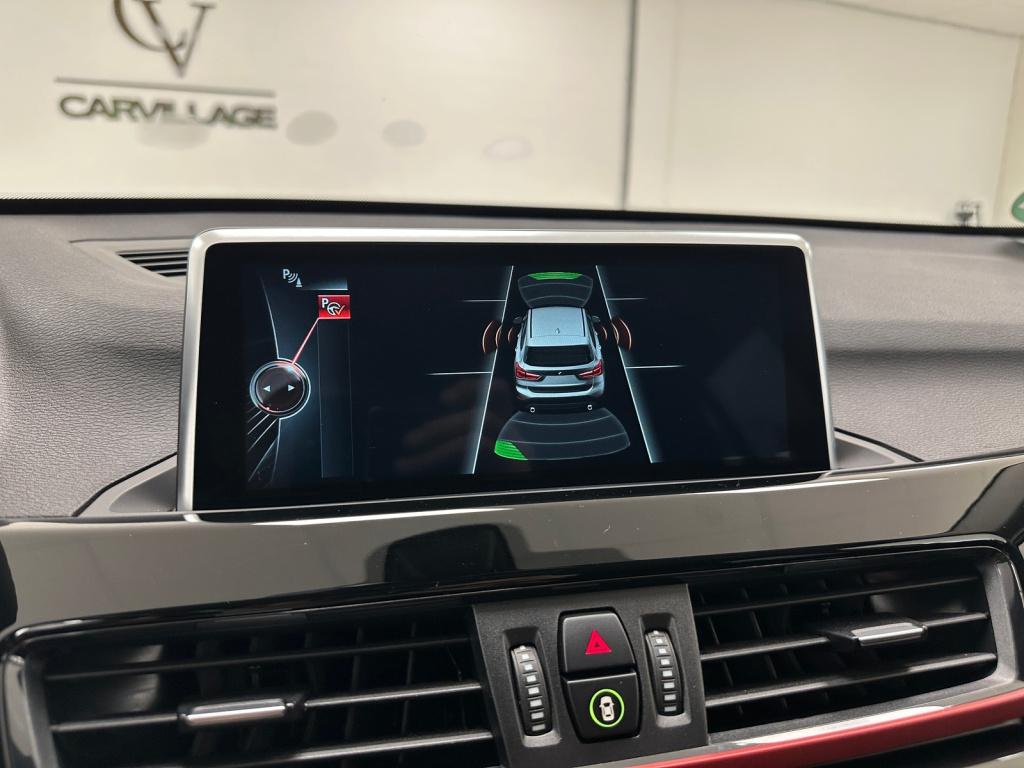 BMW X1 sdrive20i sport line | trekhaak | head-up-display | stoelverwarming 