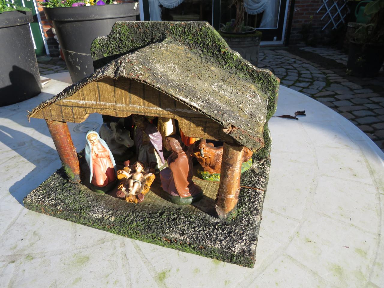 Kerststal met de beelden