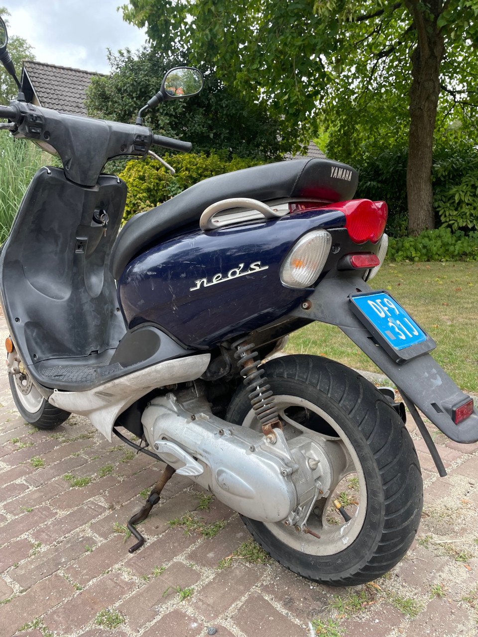 Yamaha Neos scooter