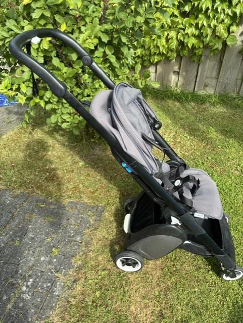 Bugaboo Ant buggy grijs vliegtuigformaat klein opvouwbaar vliegtuigbuggy