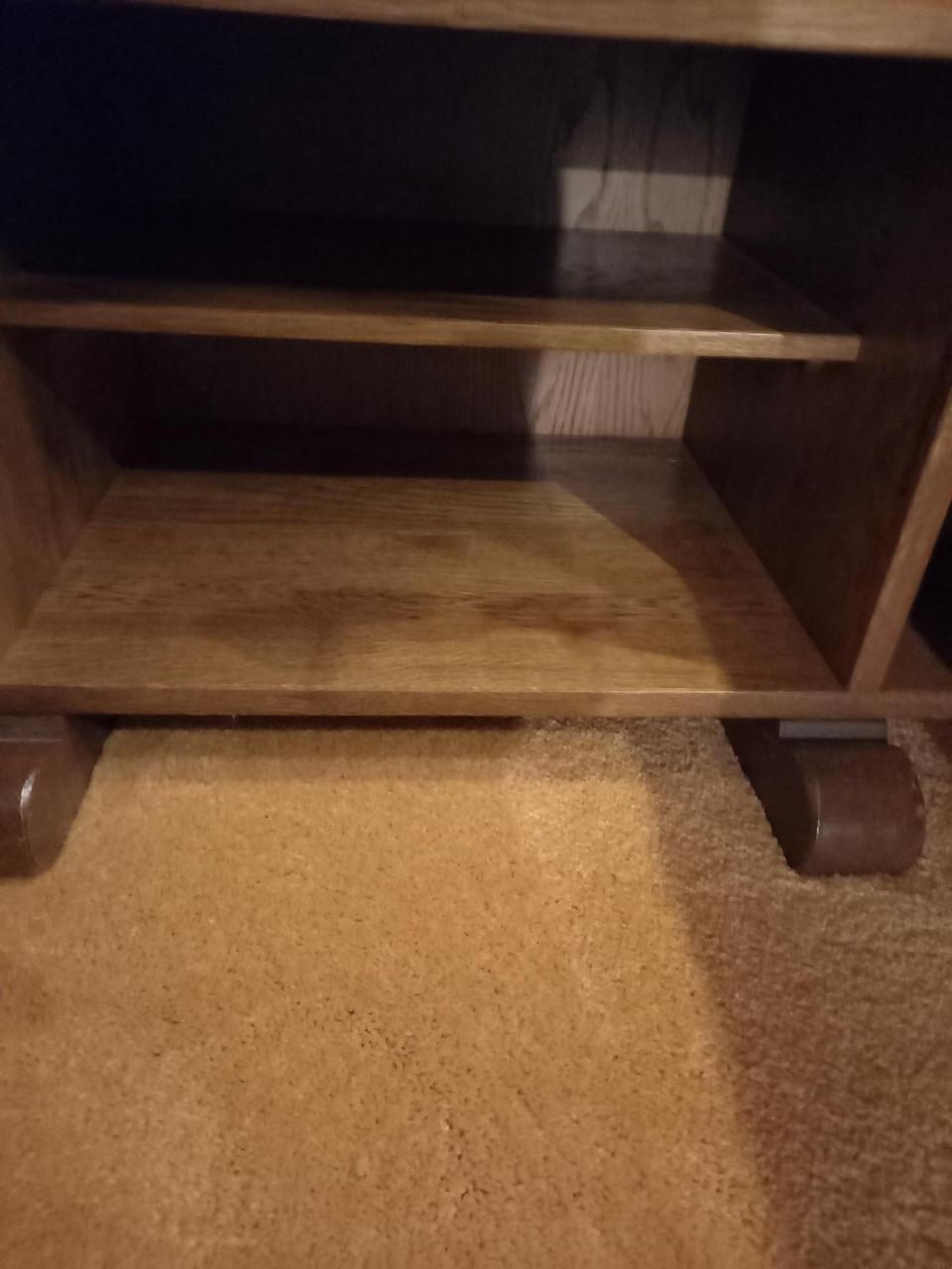 2 donker eiken nacht kastjes  10 euro