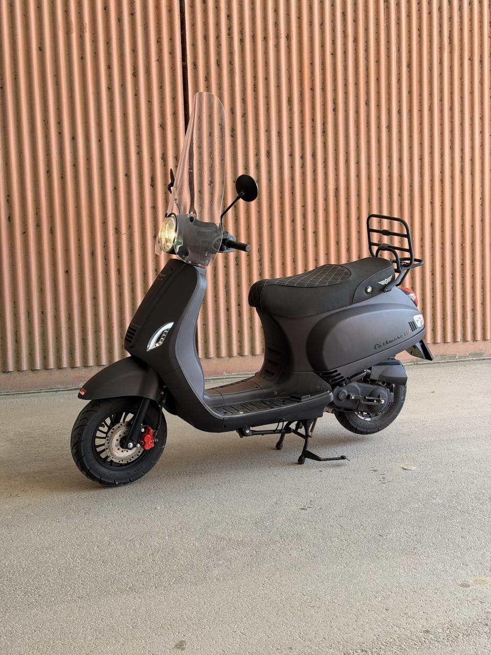 DJJD Scooter 2020 4800km 1e Eigenaar LED injectie windscherm