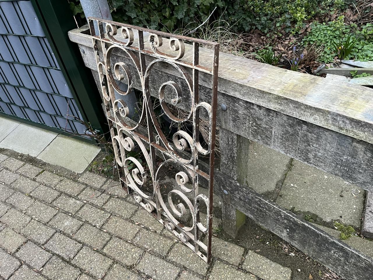 Ornamenten, Raamframe Sierwerk metaal