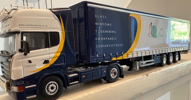 Model Scania R-serie vrachtauto met trailer schaal 1:50
