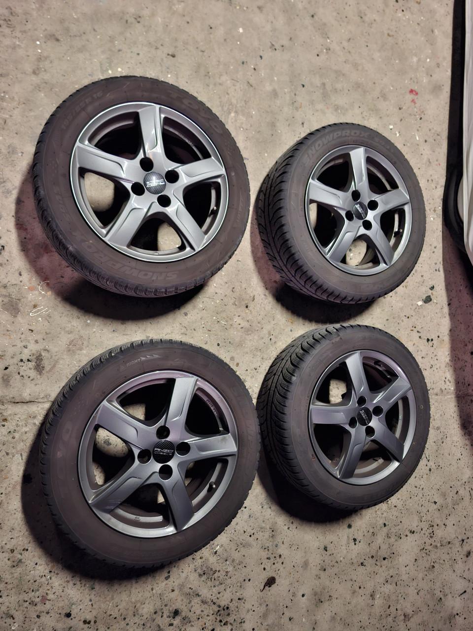 Aluminium velgen met winterbanden