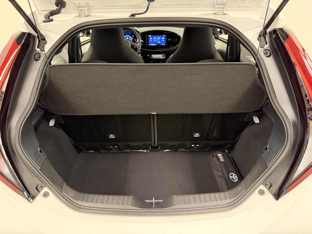 Toyota Aygo X hybrid 115 play