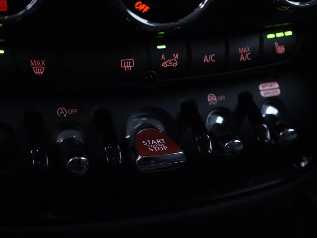 Mini Clubman 1.5 cooper essential | automaat | lage km stand! | navigatie |