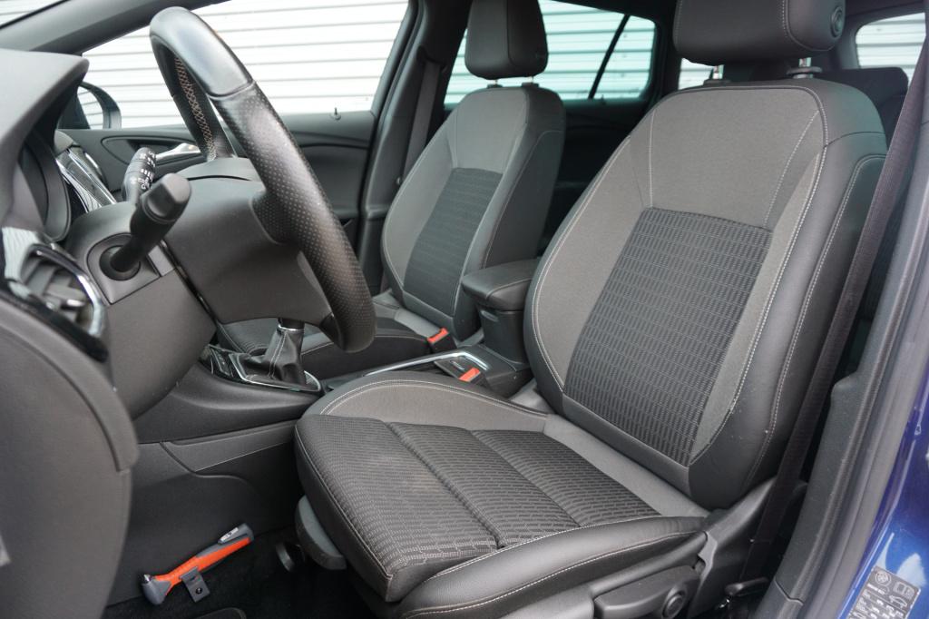 Opel Astra sports tourer 1.2 elegance airco / navi / cruise / camera / park