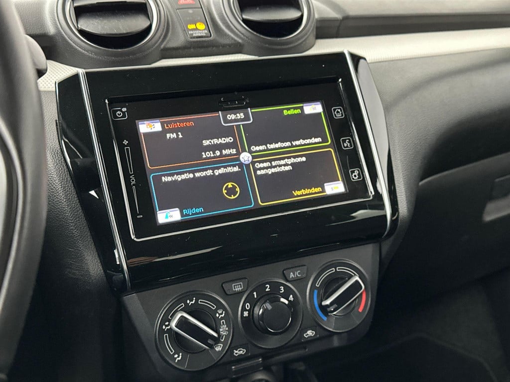 Suzuki Swift 1.2 select | stoelverwarming | navigatie | bluetooth | airco |