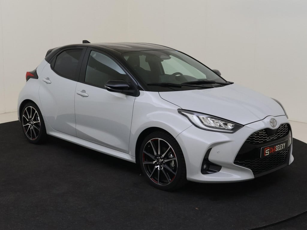 Toyota Yaris 1.5 hybrid 130 gr sport