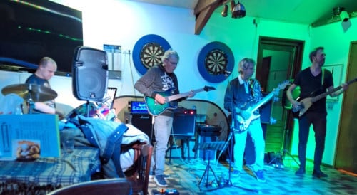 Bassist gezocht m/v