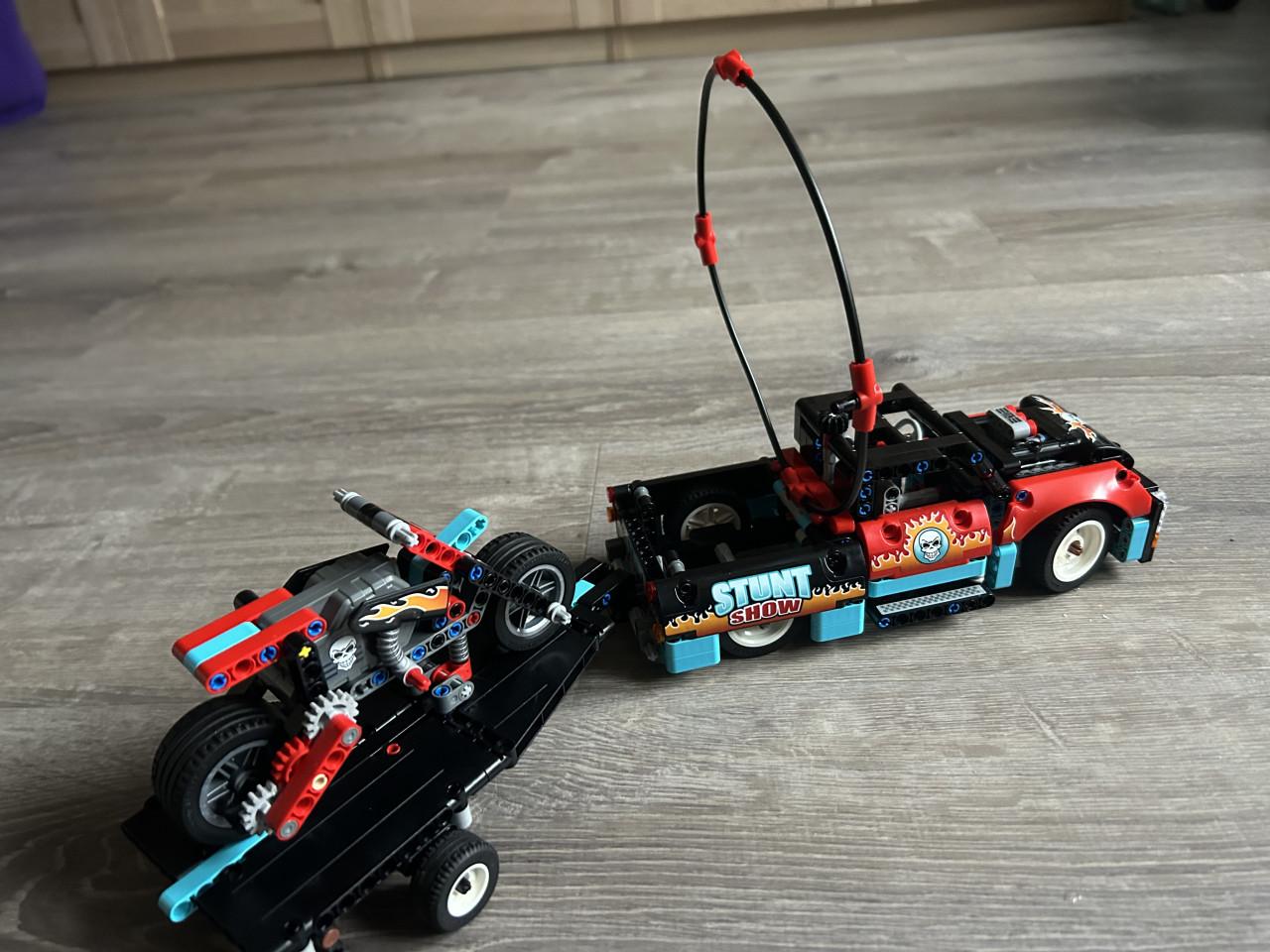 Lego Set - 42106 - Technic – Truck en Motor voor Stuntshow