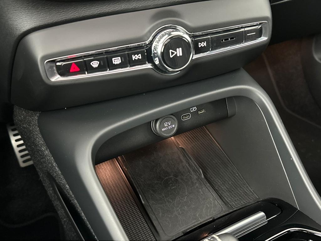 Volvo XC40 p8 408pk awd recharge r-design| pano| 360camera| h&k audio|