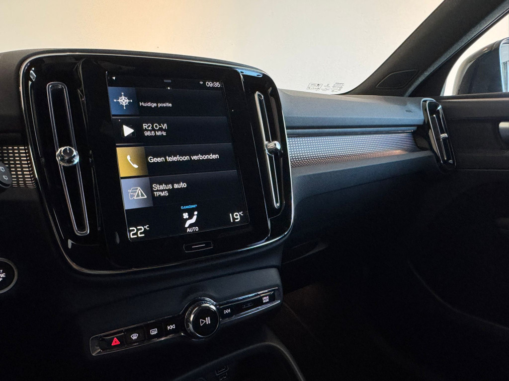 Volvo XC40 1.5 t4 recharge r-design black edition