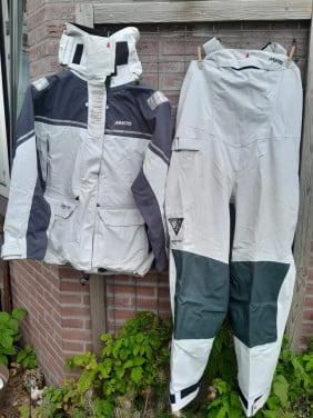 Dames zeilpak Musto maat 12 (40/42)