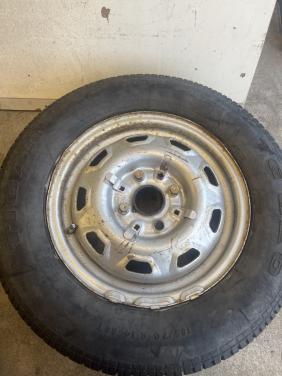 2 oldtimer velgen met band VW/Audi