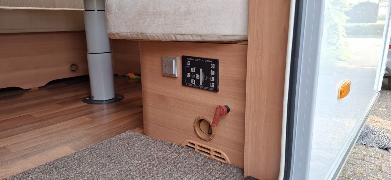 Eriba Nova HN545 bj 2011 airco mover EP levelsysteem, vloerverwarming