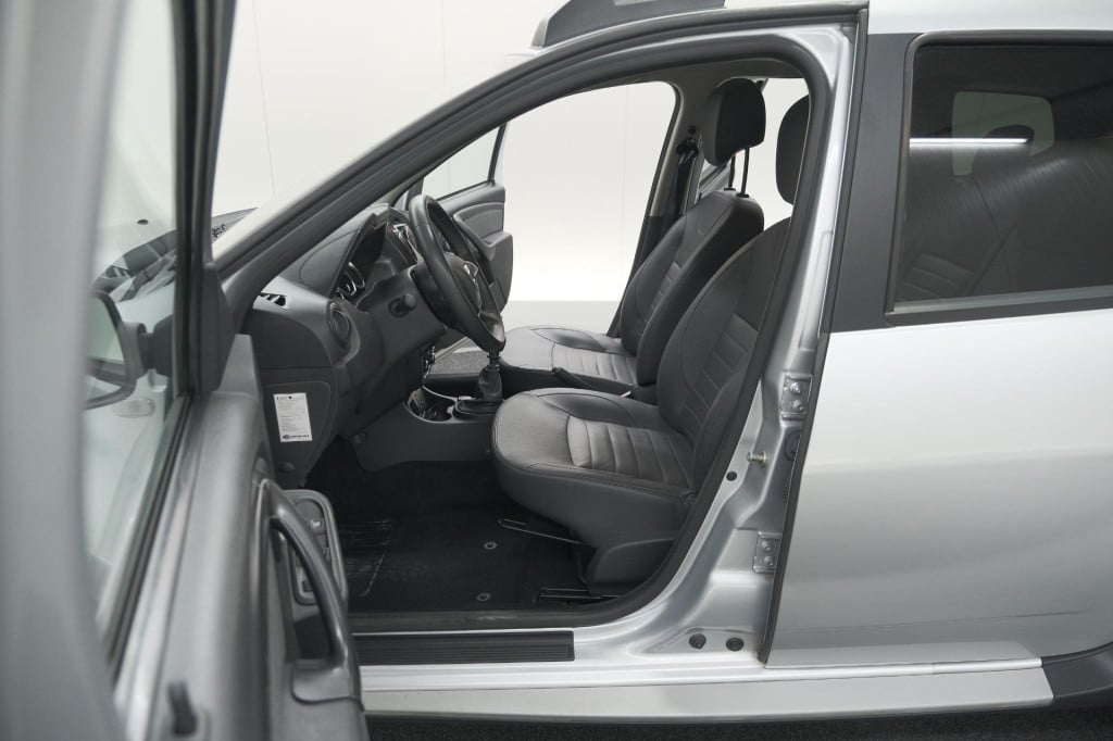 Dacia Duster tce 120 4x2 blackshadow | trekhaak | camera | navigatie | park