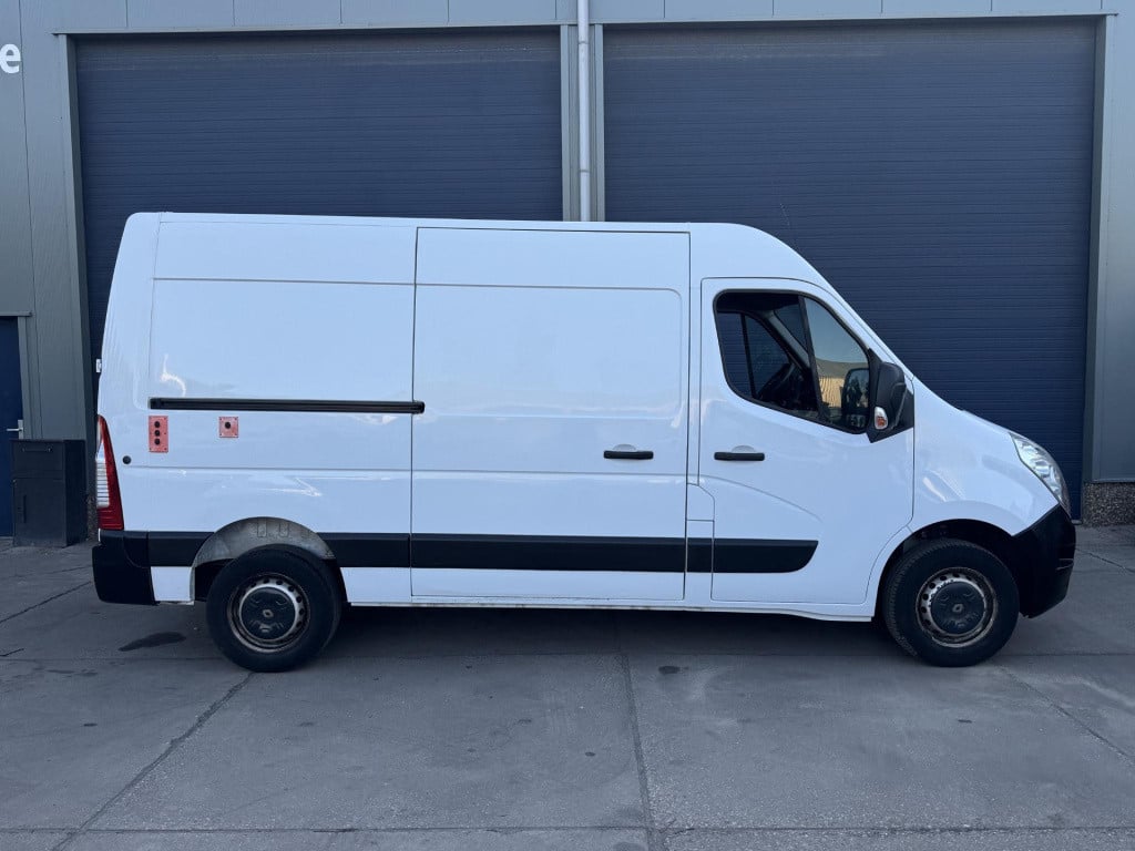Renault Master t35 2.3 dci l2h2 laadklep / airco / cruise controle / n.a.p 