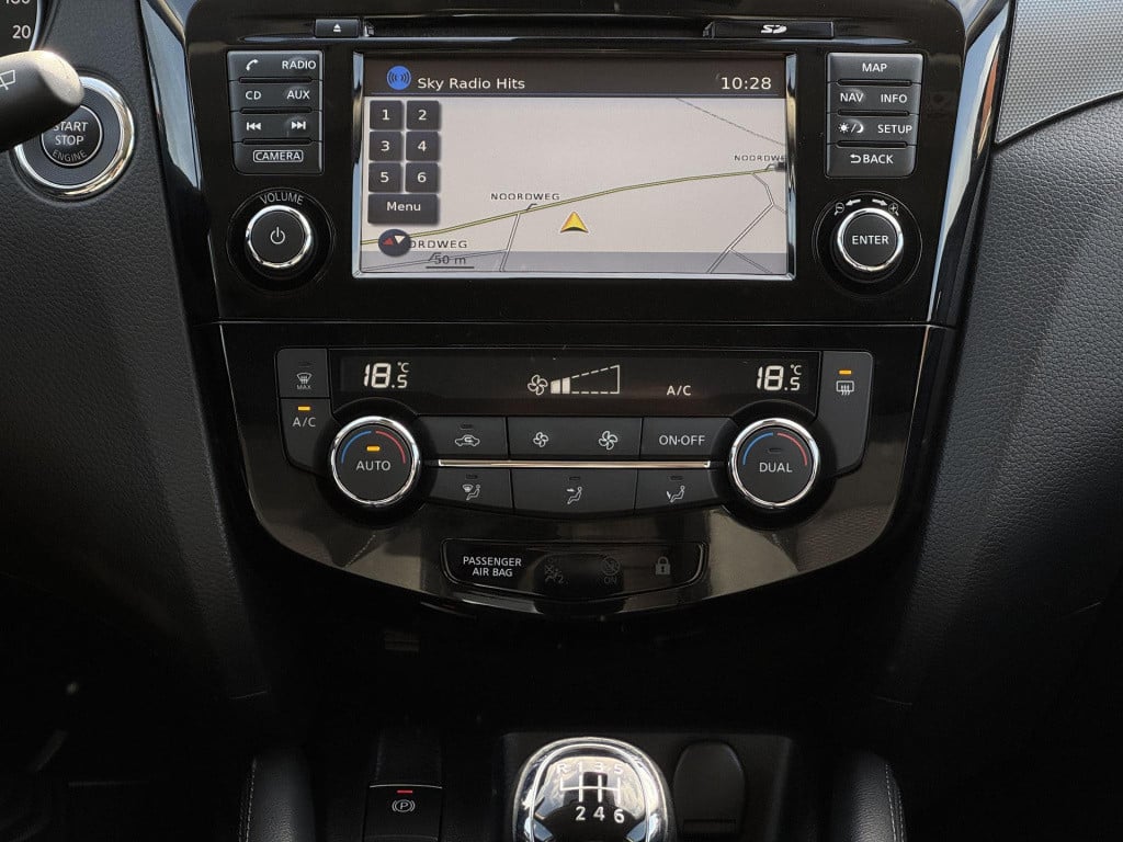Nissan Qashqai 1.2 n-connecta design pack | trekhaak | panoramadak | naviga