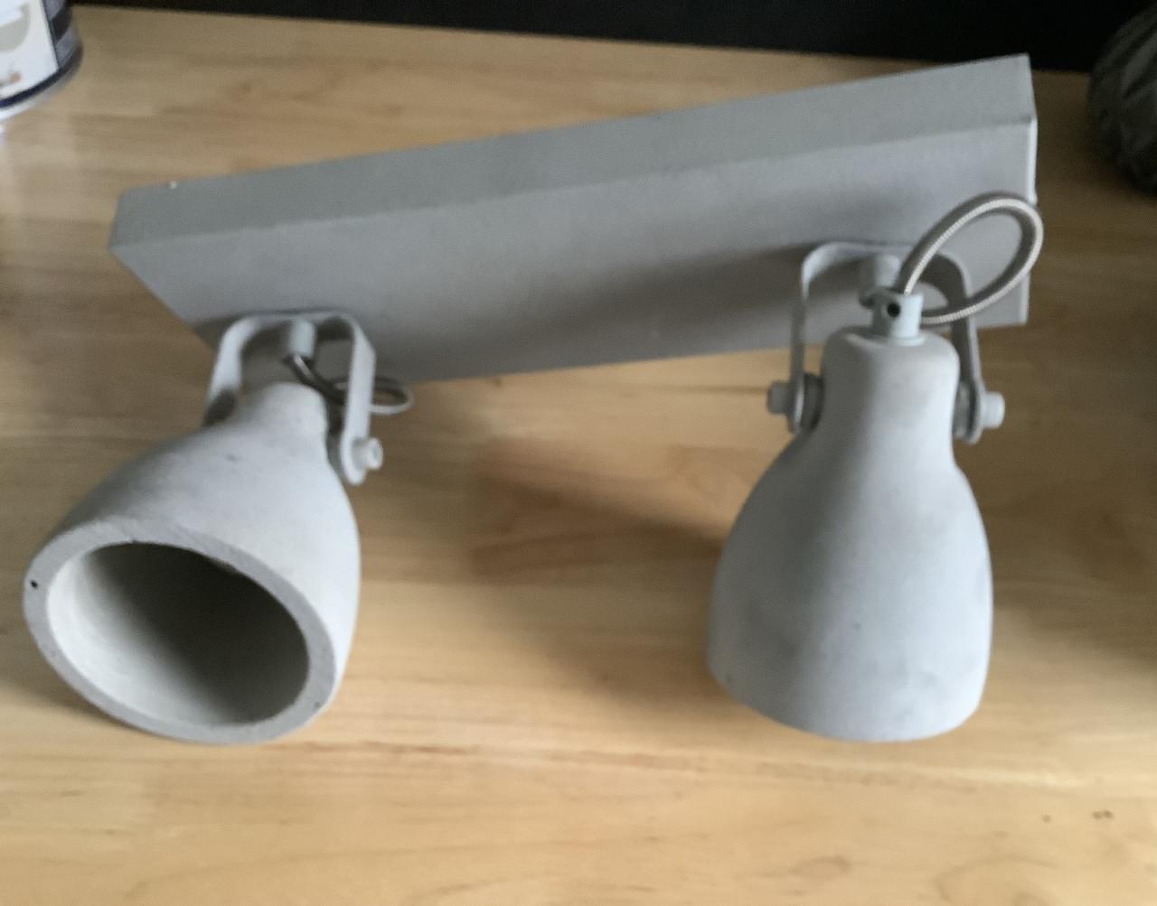 GRATIS afhalen. Set betonnen lampen. 2 hanglampen, staande lamp en spotjes