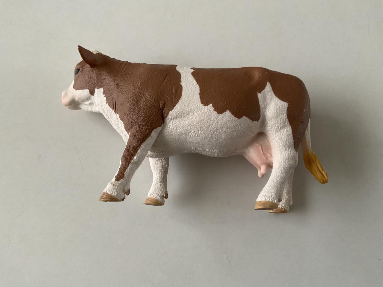 Verschillende dieren. Merk: Schleich.  Koe, paard, olifanten, leeuw, etc.