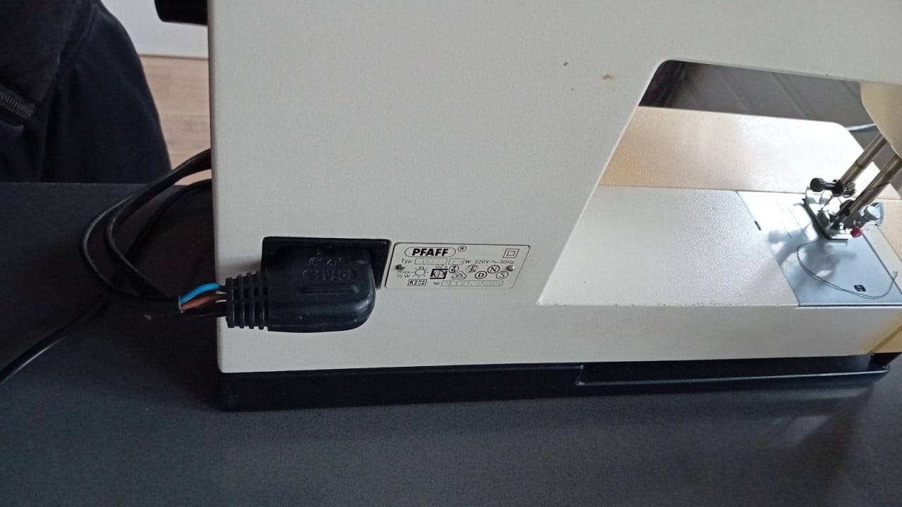 Pfaff tiptronic 1027 naaimachine