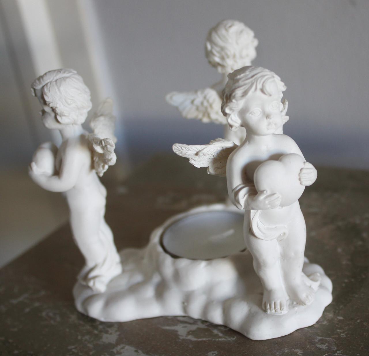 Thee lichten met engelen