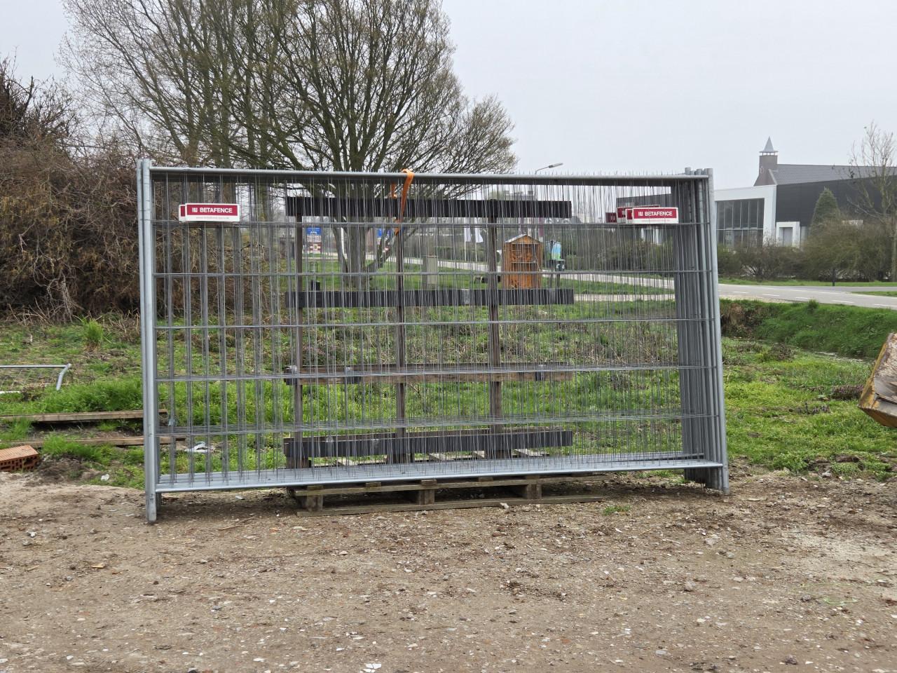 16 Bouwhekken compleet met klemmen en voeten