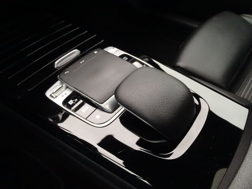 Mercedes-Benz A-Klasse 200 advantage | pano | 18" | led