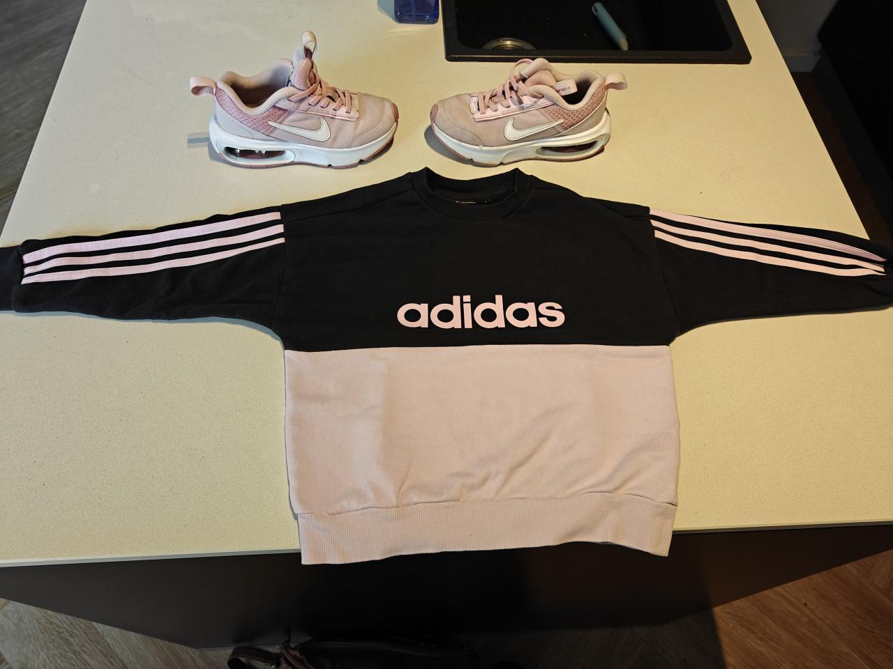 Nike schoenen maat 31 en adidas trui, orgineel en keurige staat