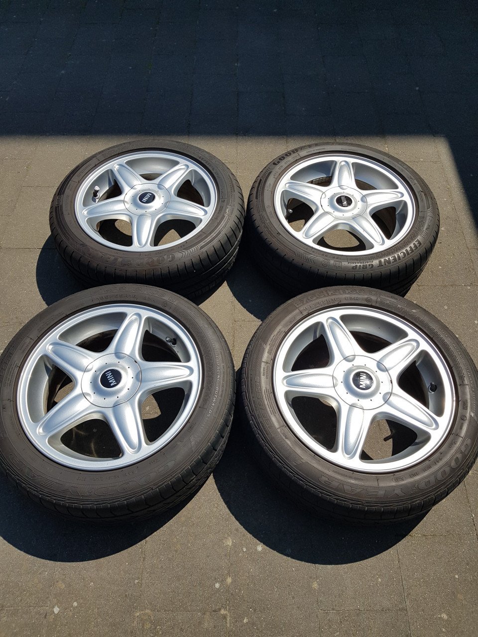 Originele 16 inch Mini velgen met Good Year banden