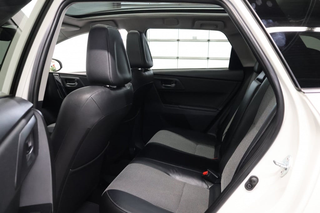 Toyota Auris touring sports 1.8 hybrid lease pro