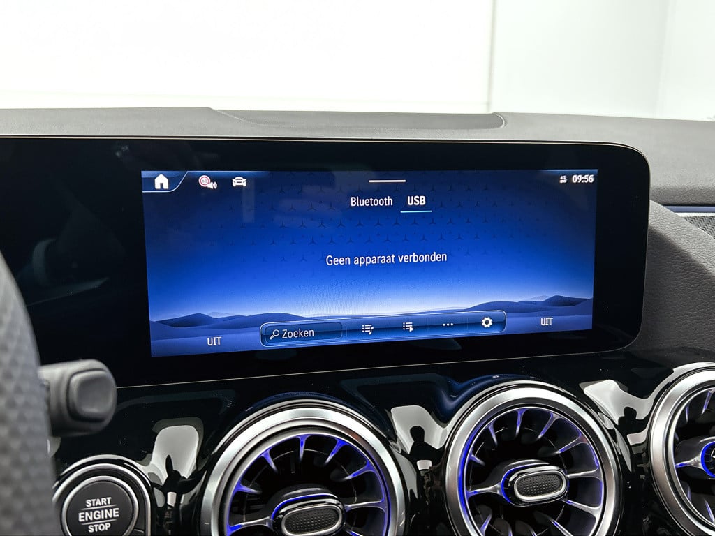 Mercedes-Benz Gla-klasse 180 business solution amg | nightpakket | trekhaak