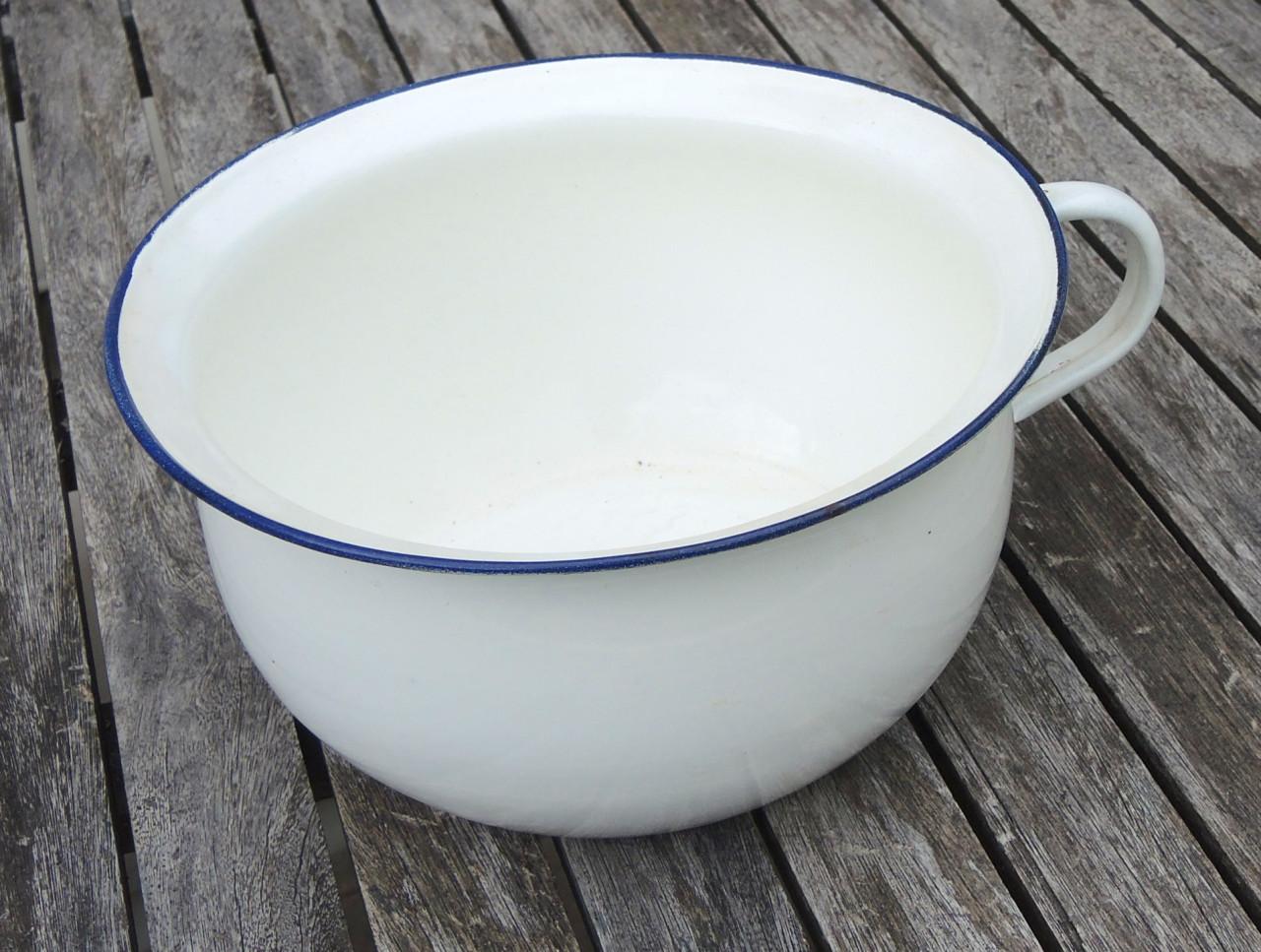 Emaille ondersteek / bedpan met deksel + emaille po