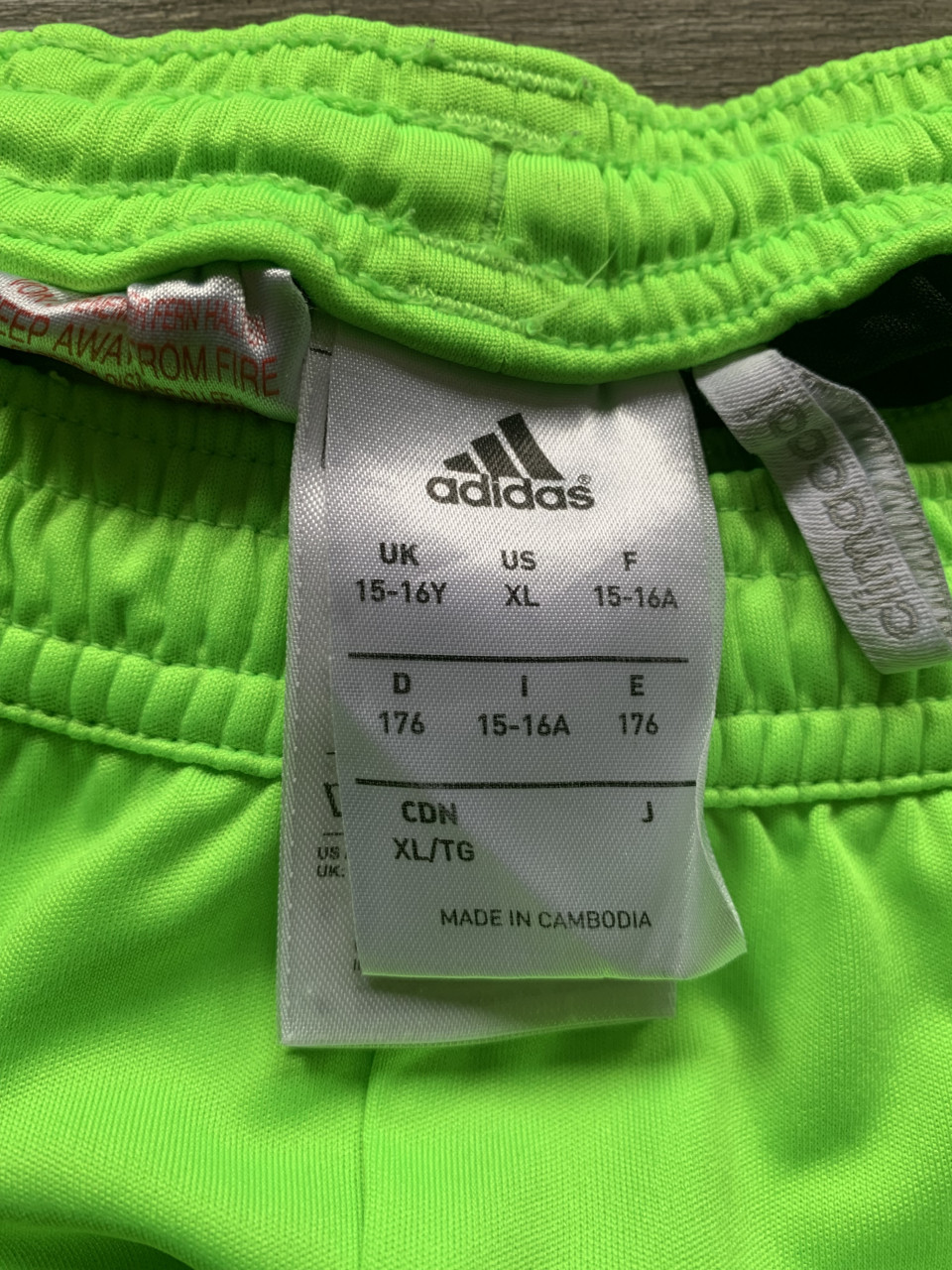 Neongroen voetbalbroekje adidas Ajax mt 176 15/16 jr