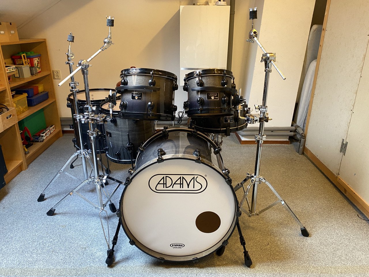 Adams 8000 maple drumkit