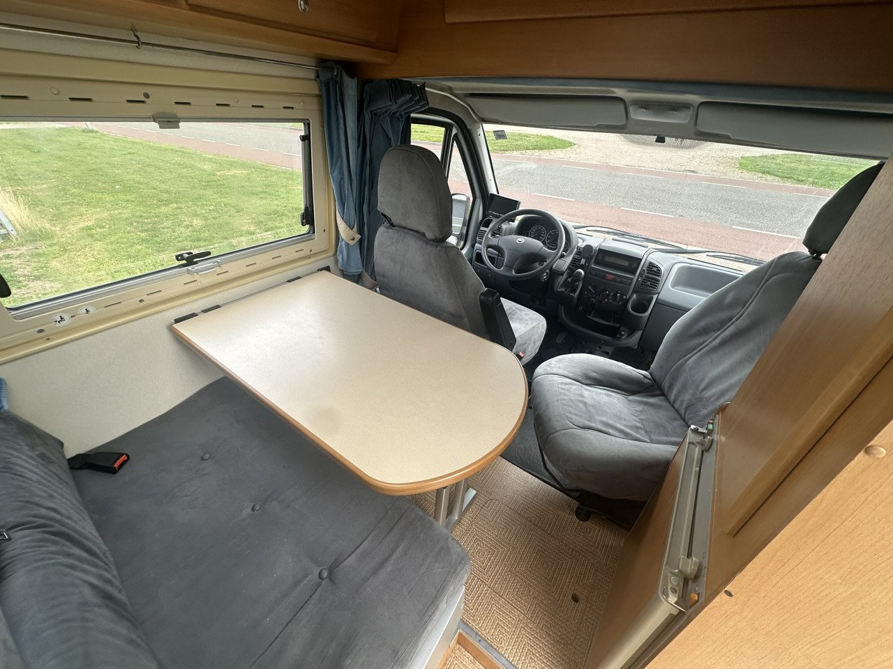 4 persoons Fiat Ducato Trigano Eurocamp buscamper. garantie, jaar apk