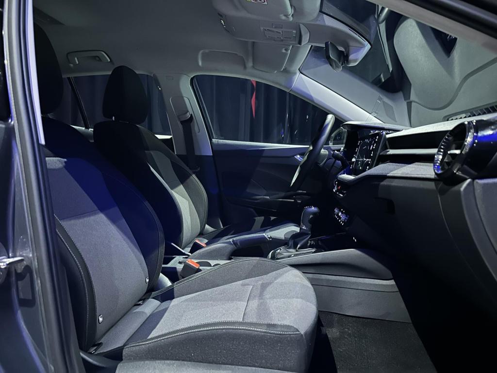 Skoda Fabia 1.0 tsi business edition *camera*pdc*winterpack*app*navi*