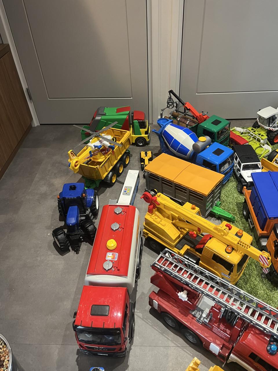 Te koop grote hoeveelheid bruder speelgoed