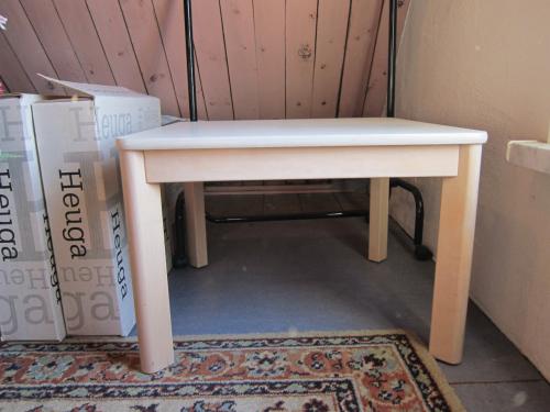 Twee Schilte tafels blank beuken.