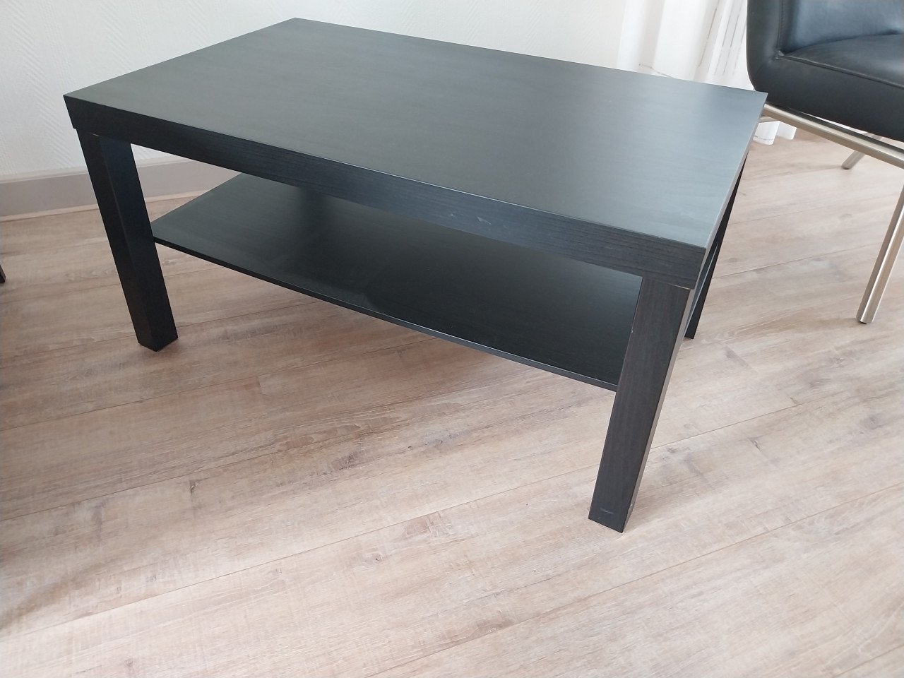 Kleine salontafel of bijzettafel zwart