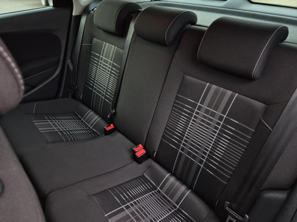 Volkswagen Polo 1.2 tsi lounge / 5- deurs / cruisecontrol / stoelverwarming