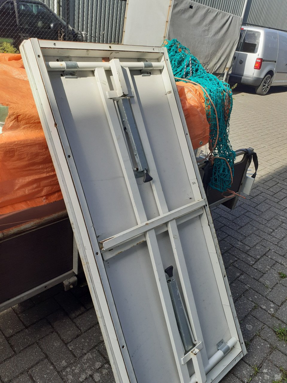 Marktkraam met opvouwbare poten....of Grote werkbank...?