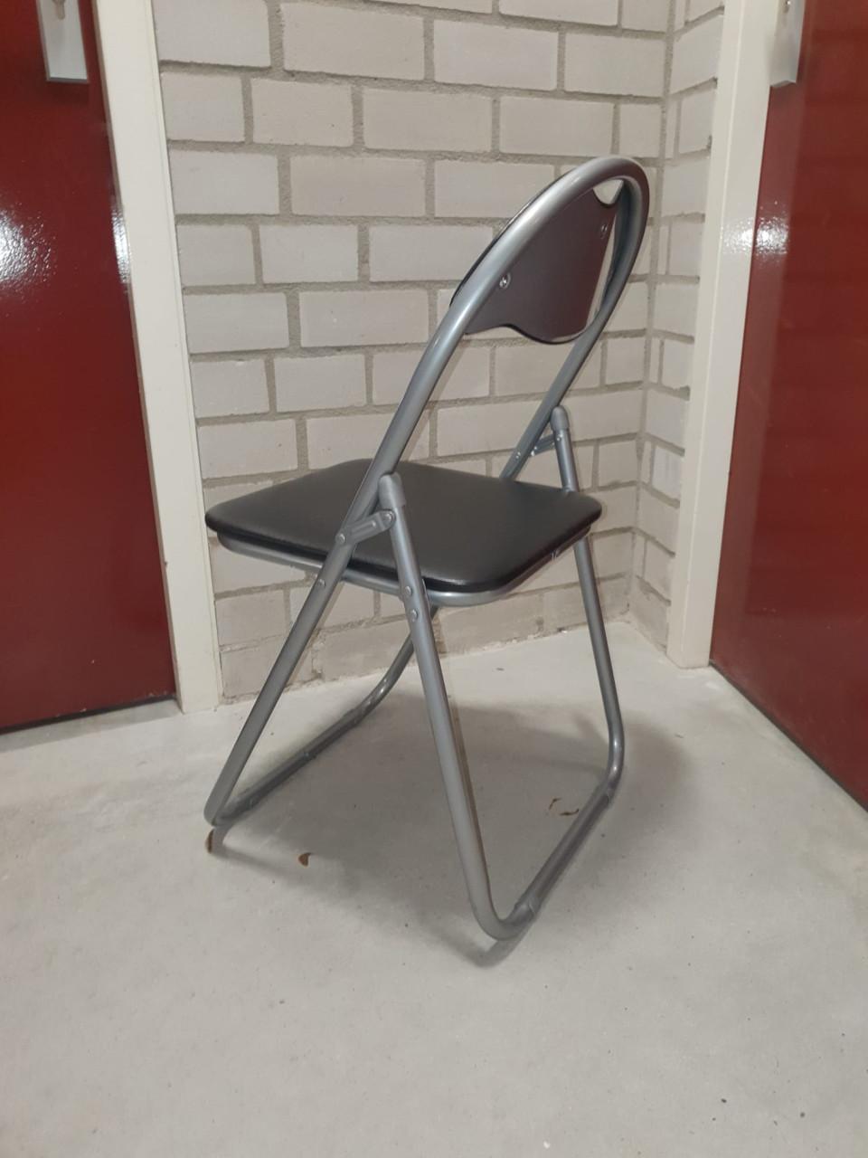 Klapstoel (4 stuks beschikbaar)