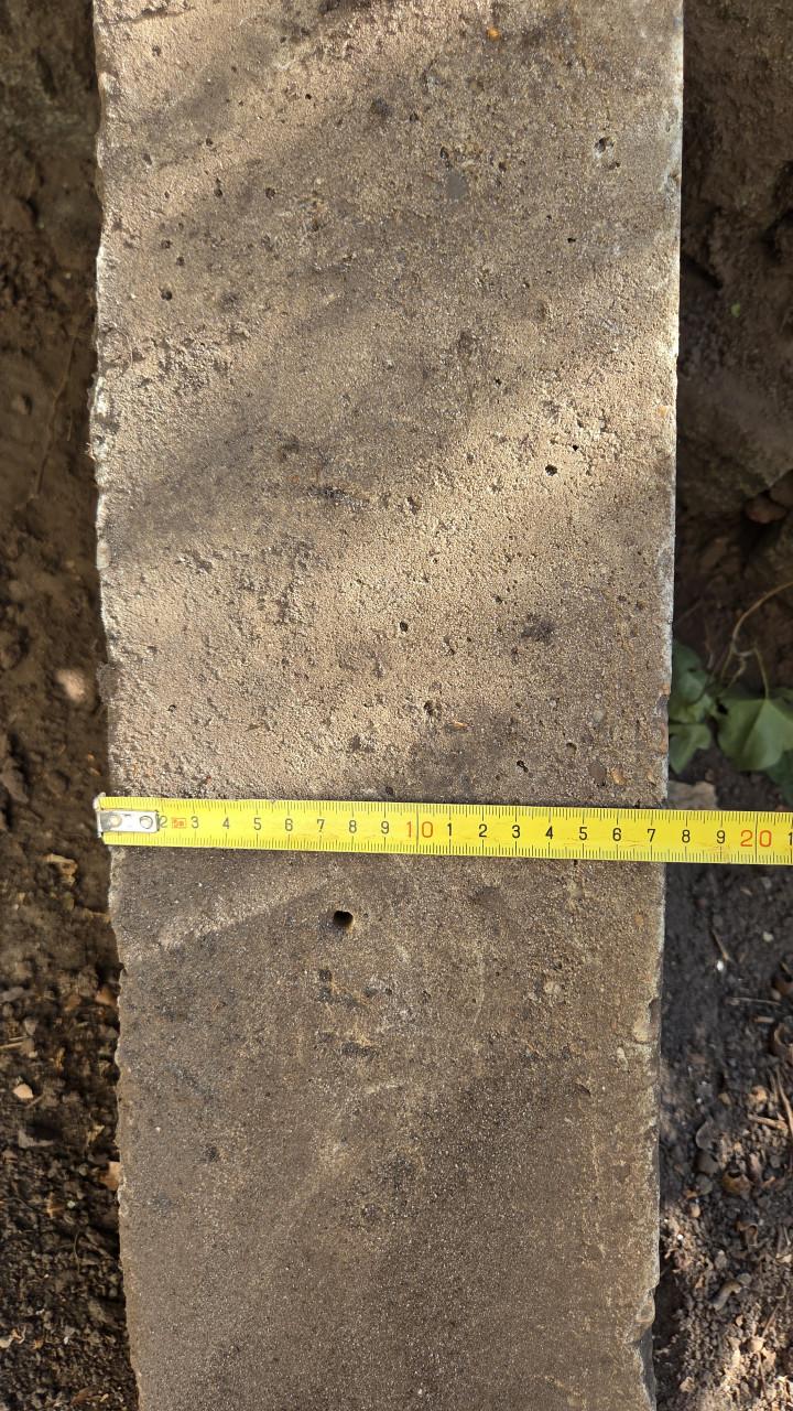 Betonnen paal - 126 cm lang, 17x17 cm