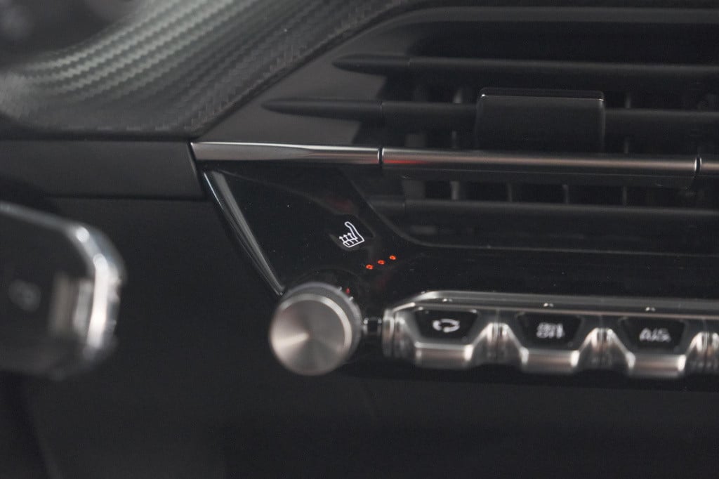 Peugeot 2008 puretech 130 eat8 active pack | parkeersensoren | apple carpla