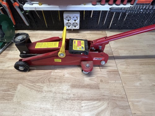 Auto krik hydraulisch
