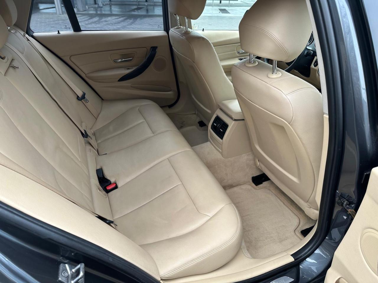 BMW 316i Touring Luxury Line | Origineel NL | Dealer Onderhouden t/m 2025